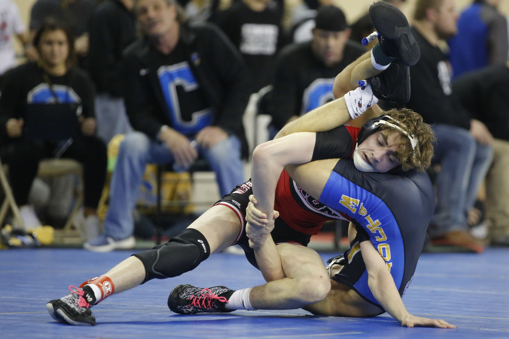 Semifinals of state wrestling tournament